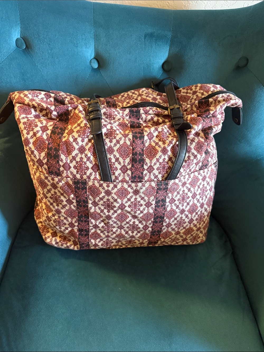 Forever 21 Burgundy and Cream Patterned Travel Tote